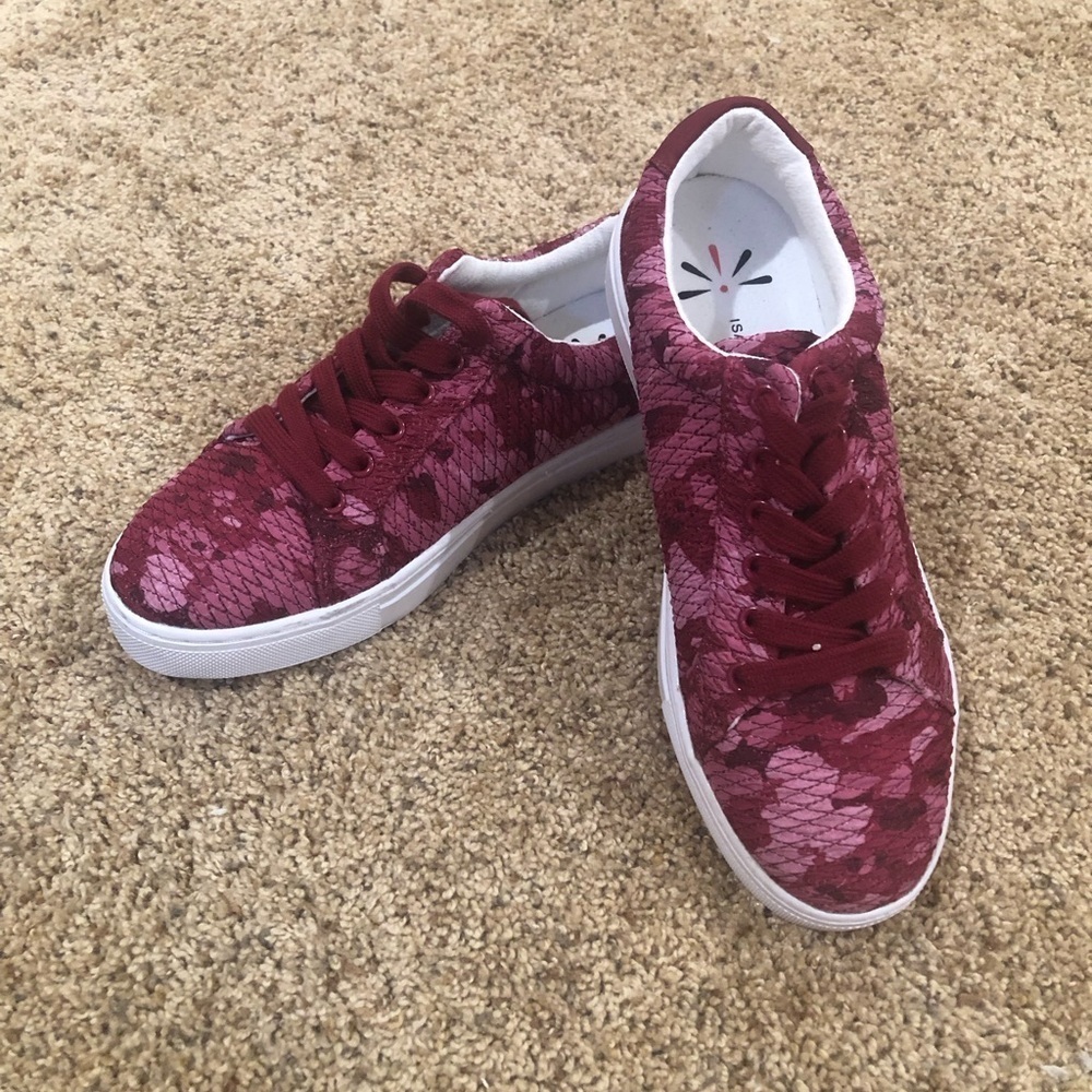 Isaac Mizrahi Live Banet SOHO Quilted Lace-Up Sneaker Womens 7.5 Berry Camo 7.5